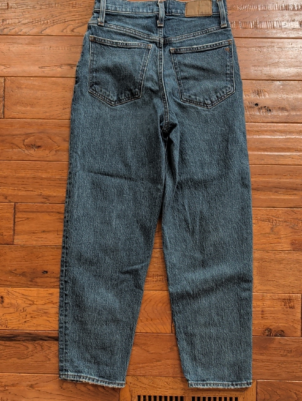 Madewell Balloon Barrel Jeans in Dark Blue Denim - Picture 4 of 9
